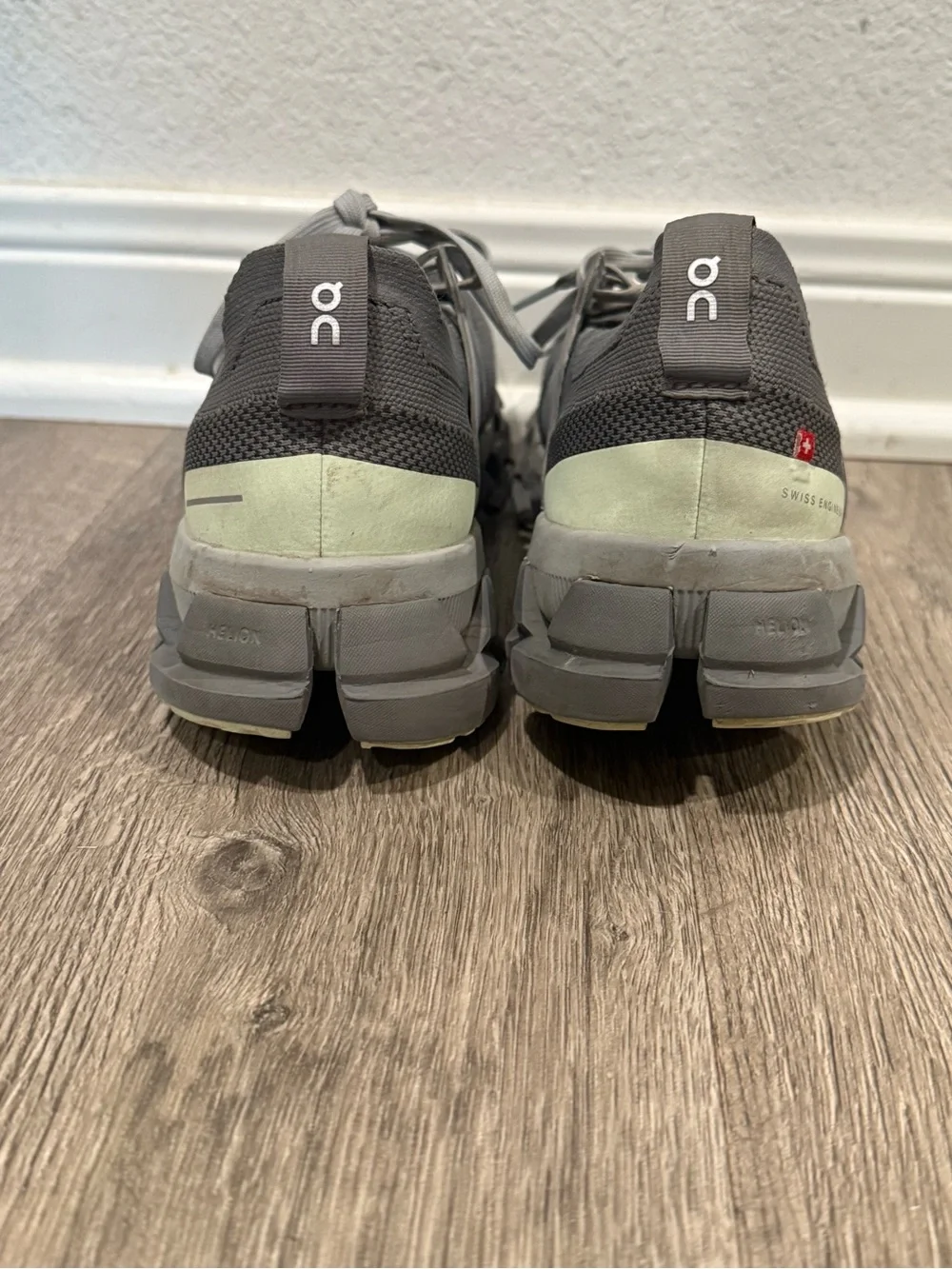 On cloud womens Athletic Shoes 7.5